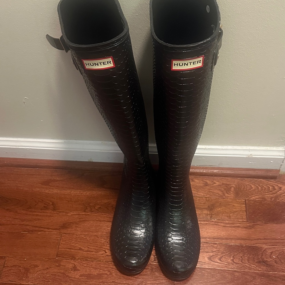Hunter Black Textured Rain Boots